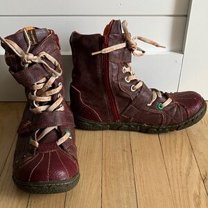 TMA Eyes Red High-Top Boots 9